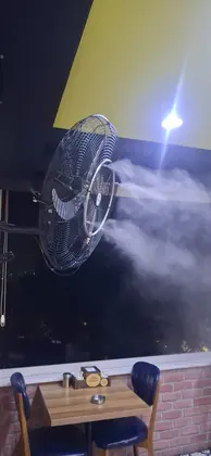 Kafe Buharlı Vantilatör Gece Serinletme Uygulaması
